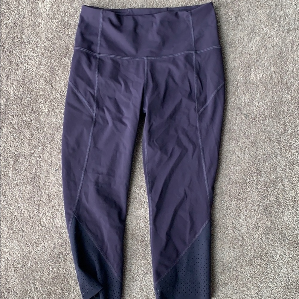 Crop purple lululemon yoga pants
